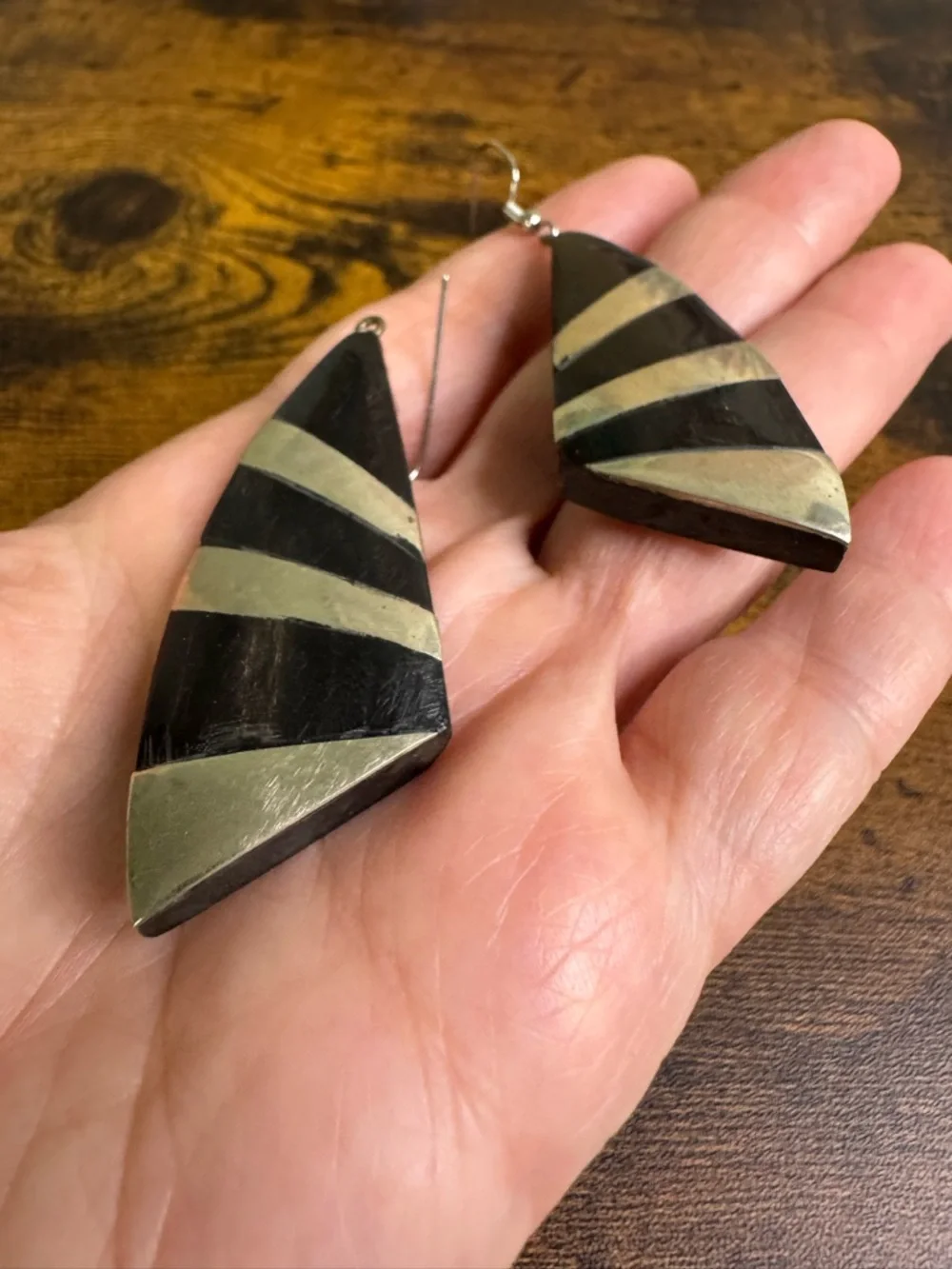 🍄Hand Crafted Black and Silver Geometric Inlay Dangle Earrings - Simulated Horn - Picture 7 of 7